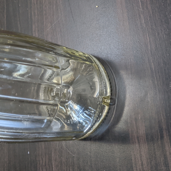 Clear glass wine bottle - Picture 5 of 6